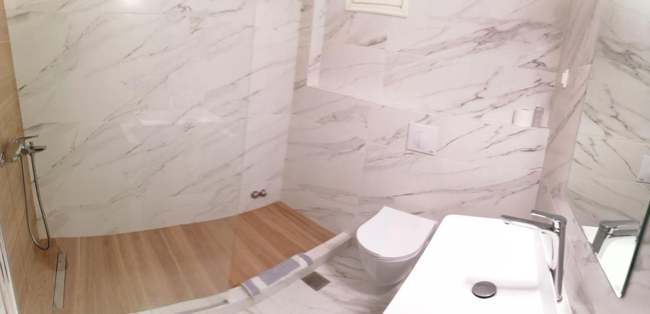 Nireus Hotel Néa Mákri Pokoj fotografie